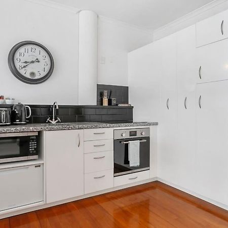 Funky One Bedroom Apartment On Princes Wharf Окленд Экстерьер фото